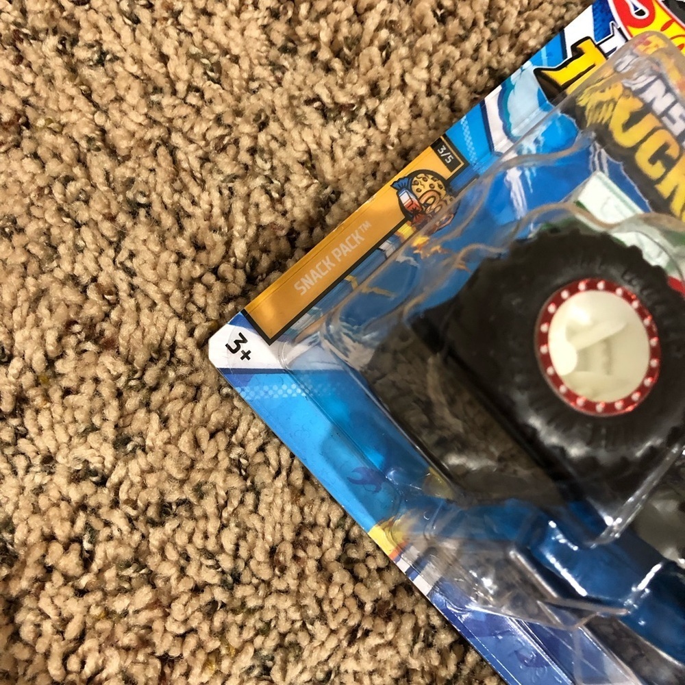 Hot Wheels Monster Trucks - Snack Pack HW Pizza Co. Truck - 1:64 Scale - NEW! - Picture 2 of 6